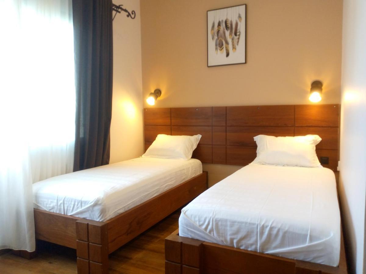 Soa Lia Hotel Miandrivazo Ngoại thất bức ảnh